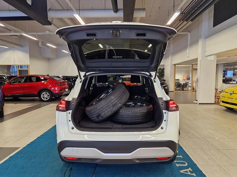 Käytetty Nissan Qashqai N-Connecta 158 HP (116 kW) 2022 Katumaasturi