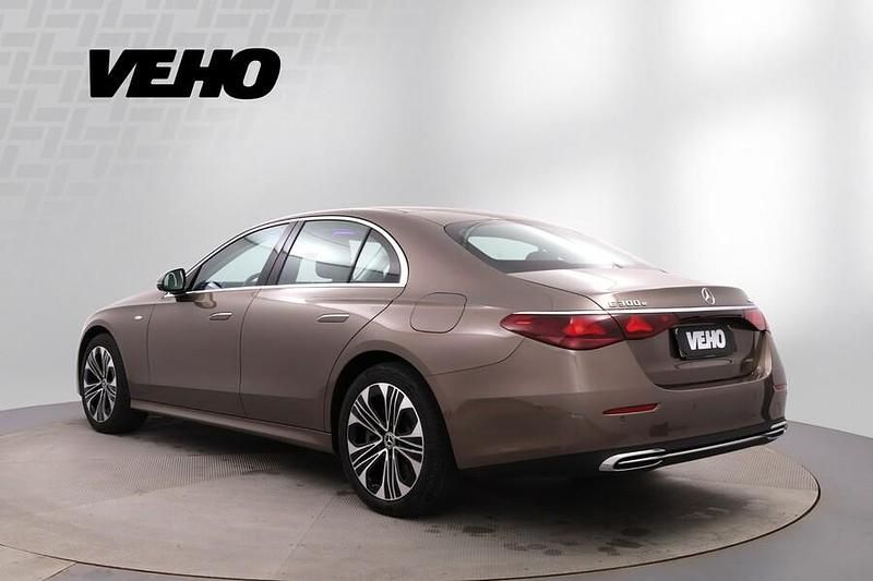 Käytetty Mercedes E300 Advanced Plus 313 HP (230 kW) 2025 Ruskea Sedan