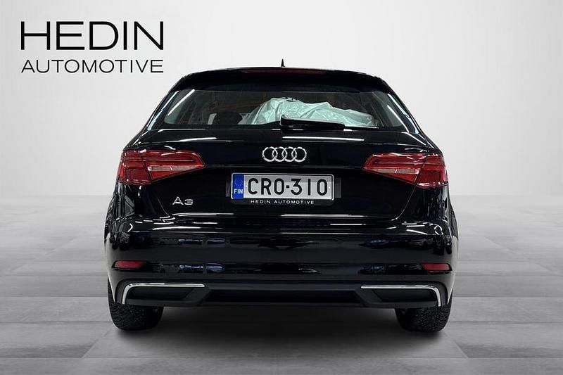 Käytetty Audi A3 Sportback e-tron 150 HP (110 kW) 2020 Musta Viistoperä