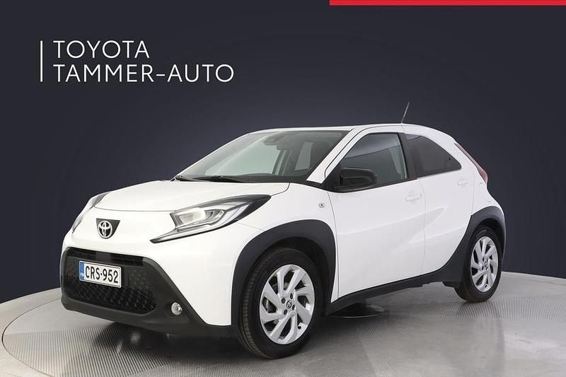 Valkoinen Käytetty 2024 Toyota Aygo X Multidrive S Katumaasturi | 15 980 € (Perustarjous) - Kuva 1/3