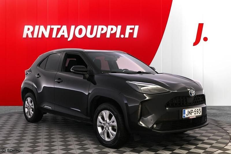 Musta Käytetty 2022 Toyota Yaris Cross Katumaasturi | 25 880 € (Perustarjous) - Kuva 1/3