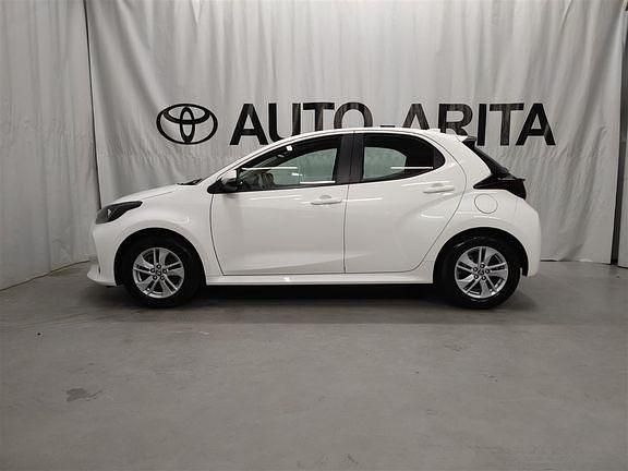 Käytetty Toyota Yaris Active 114 HP (83 kW) 2023 Valkoinen Viistoperä
