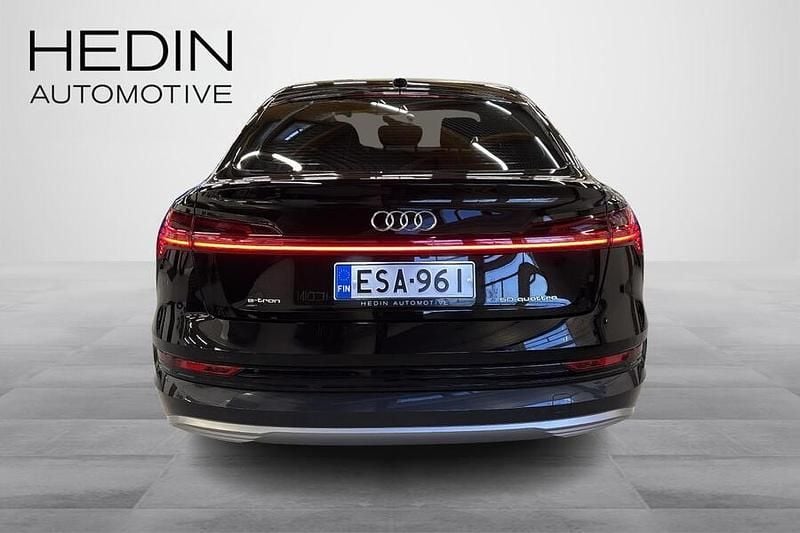 Käytetty Audi e-tron Sportback Advanced Plus 230 kW (313 HP) 2022 Musta Katumaasturi