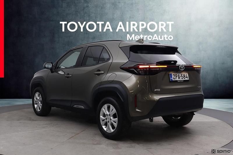 Käytetty Toyota Yaris Cross 116 HP (85 kW) 2024 Ruskea (beige) Katumaasturi