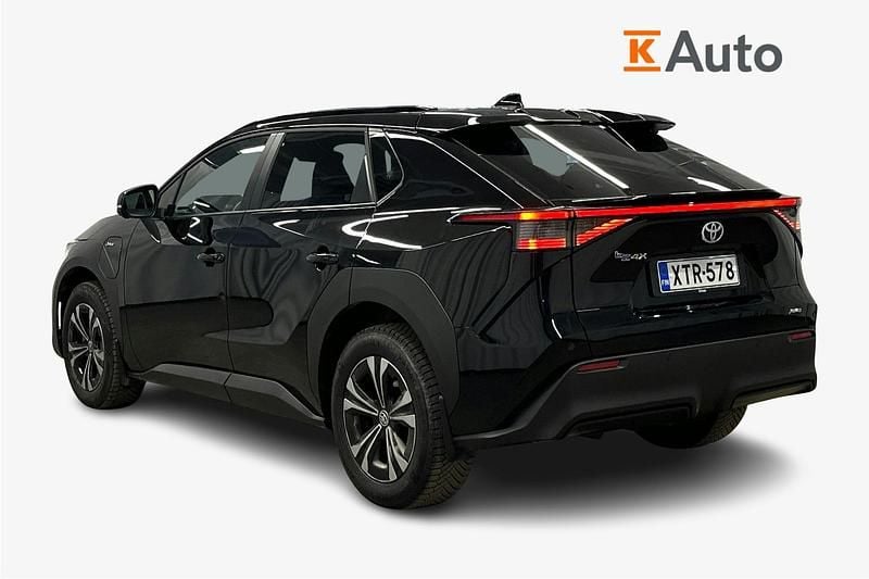 Käytetty Toyota bZ4X Executive 252 kW (343 HP) 2025 Musta Katumaasturi