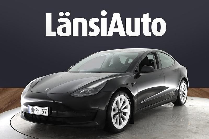 Musta Käytetty 2022 Tesla Model 3 RWD Sedan | 25 190 € (Perustarjous) - Kuva 1/2