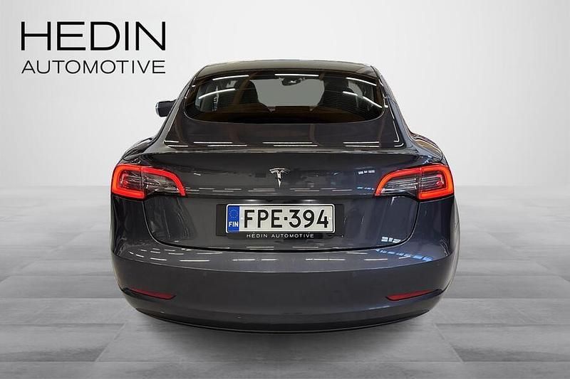 Käytetty Tesla Model 3 Standard Range Plus 211 kW (287 HP) 2022 Harmaa Sedan