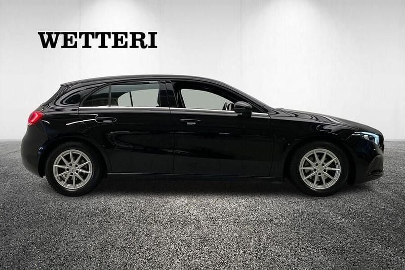 Käytetty Mercedes A180 Business 136 HP (100 kW) 2020 Musta Viistoperä