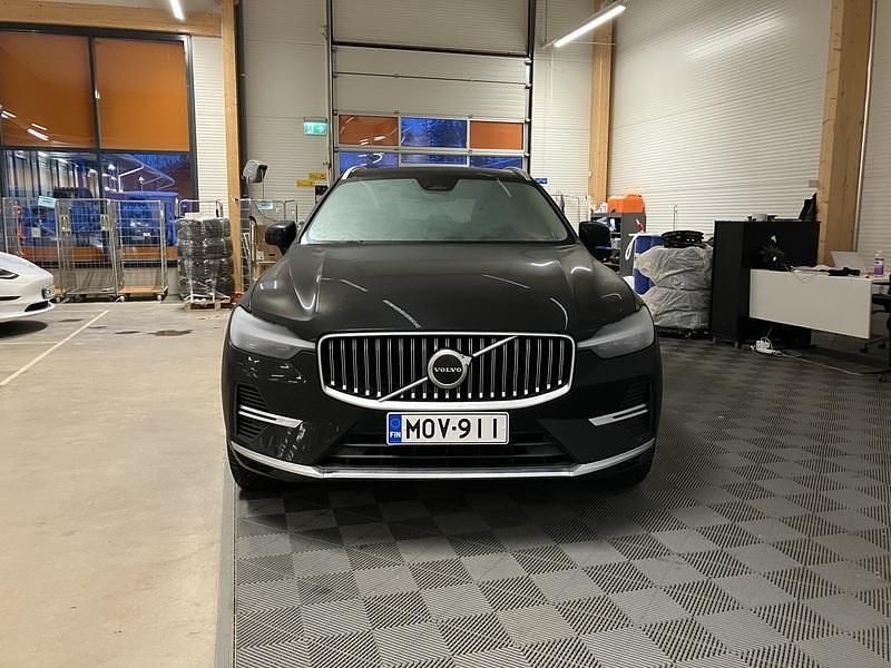 Käytetty Volvo XC60 Plus 350 HP (257 kW) 2023 Katumaasturi