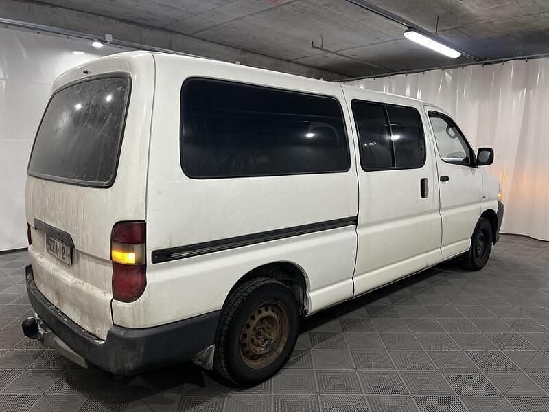 Käytetty Toyota HiAce 117 HP (86 kW) 2008 Katumaasturi