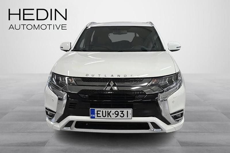 Käytetty Mitsubishi Outlander P-HEV Instyle 135 HP (99 kW) 2019 Valkoinen Katumaasturi
