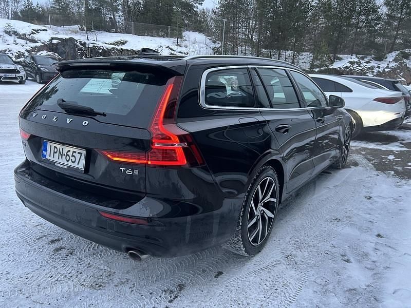 Käytetty Volvo V60 Momentum 340 HP (250 kW) 2020 Musta Farmari
