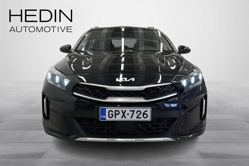 Käytetty Kia XCeed Comfort 140 HP (102 kW) 2024 Musta Katumaasturi