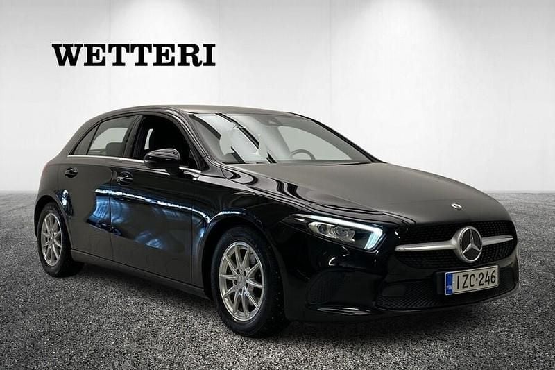 Käytetty Mercedes A180 Business 136 HP (100 kW) 2020 Musta Viistoperä