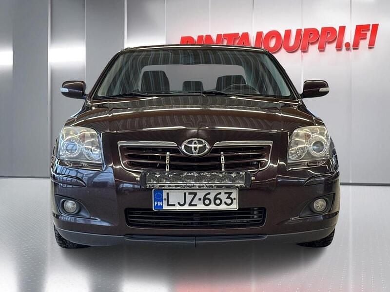 Käytetty Toyota Avensis Sol 126 HP (92 kW) 2008 Punainen Sedan