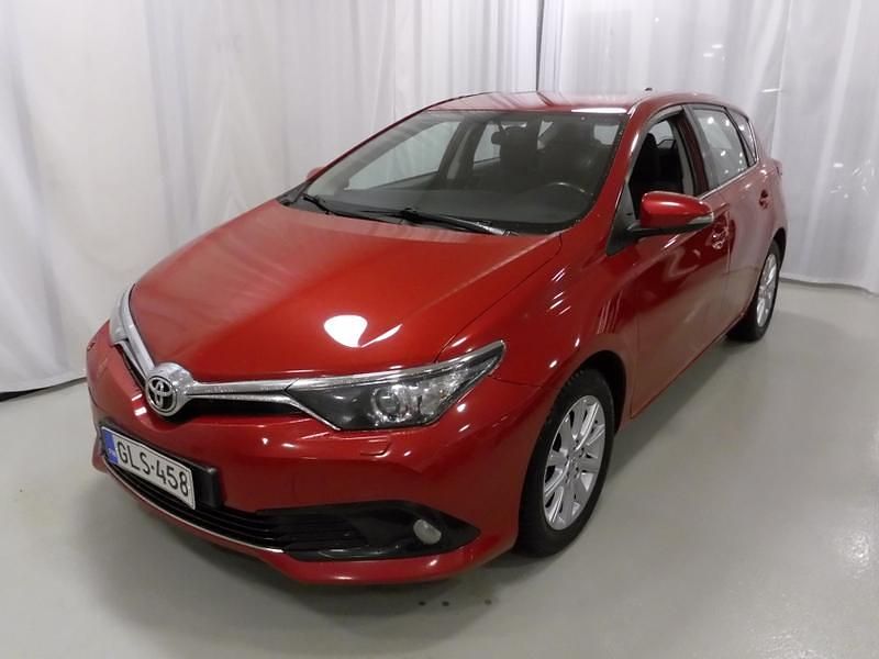 Punainen Käytetty 2015 Toyota Auris Active Viistoperä | 11 950 € (Perustarjous) - Kuva 1/4