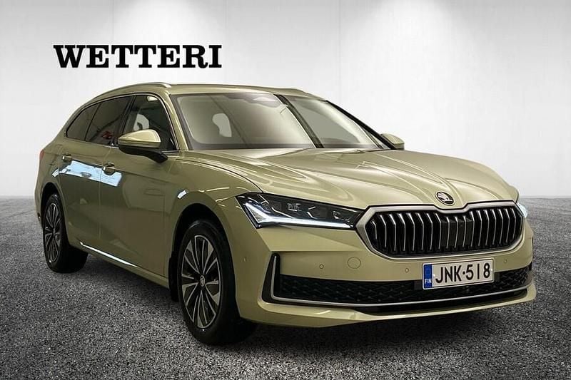 Käytetty Skoda Superb Style 204 HP (150 kW) 2025 Keltainen Farmari