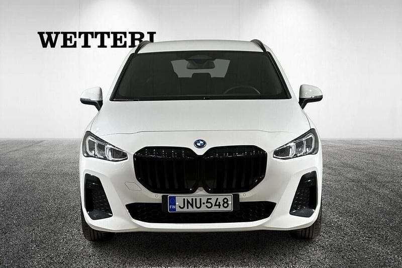 Käytetty BMW 225 Active Tourer M Sport 245 HP (180 kW) 2025 Valkoinen Tila-auto