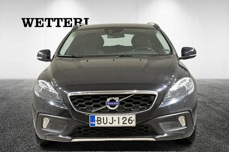 Käytetty Volvo V40 Business Edition 114 HP (83 kW) 2015 Musta Viistoperä