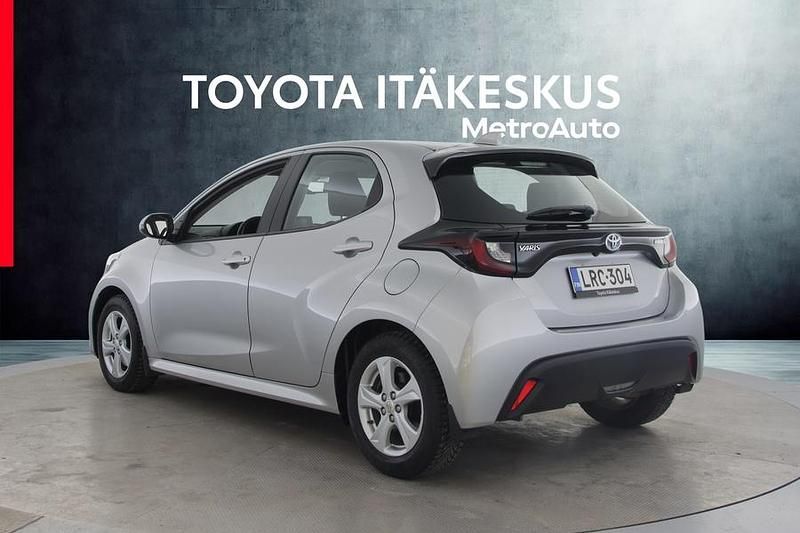 Käytetty Toyota Yaris Hybrid Active 116 HP (85 kW) 2022 Hopea Viistoperä