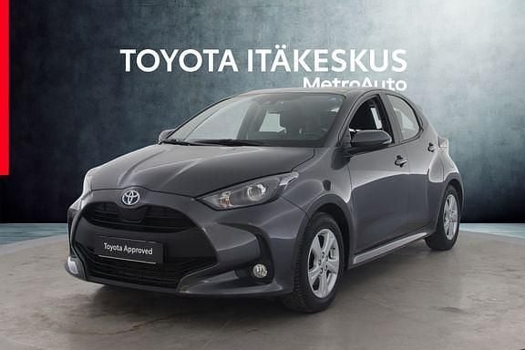 Käytetty Toyota Yaris Active 114 HP (83 kW) 2023 Harmaa Viistoperä
