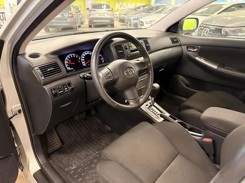 Käytetty Toyota Corolla Sol 110 HP (80 kW) 2005 Hopea / harmaa Sedan