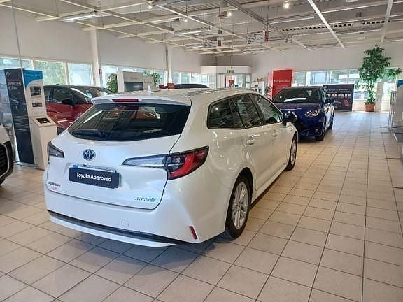Käytetty Toyota Corolla Active 121 HP (88 kW) 2021 Valkoinen Farmari
