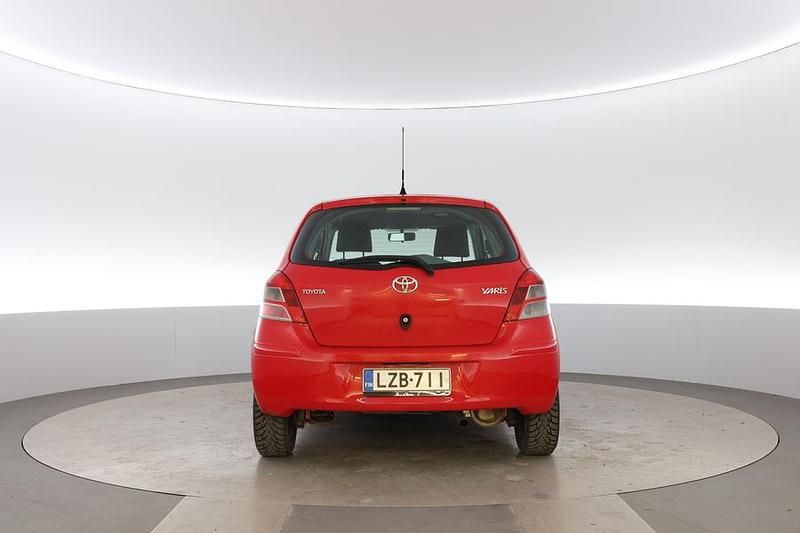 Käytetty Toyota Yaris Sol 101 HP (74 kW) 2010 Viistoperä