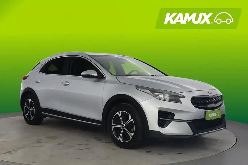 Käytetty Kia XCeed Vision 105 HP (77 kW) 2021 Hopea / harmaa Katumaasturi