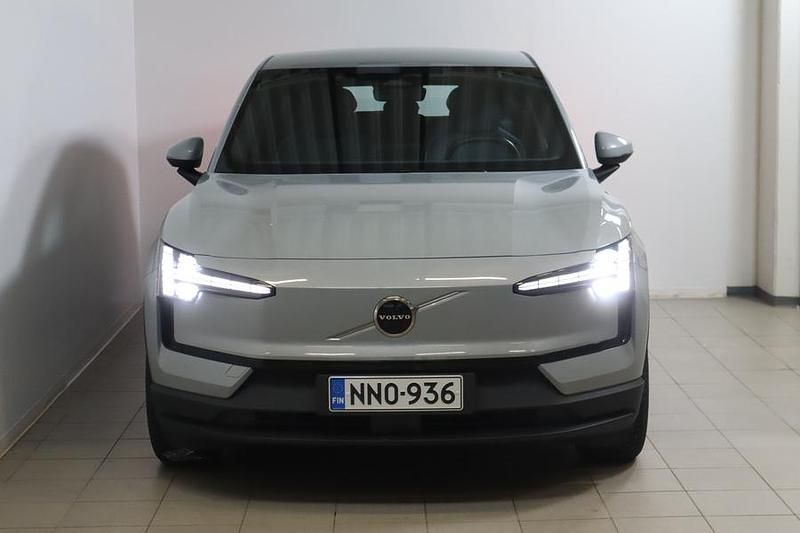 Käytetty Volvo EX30 Core 200 kW (272 HP) 2024 Harmaa Katumaasturi