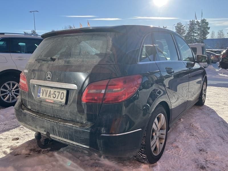 Käytetty Mercedes B180 Business 122 HP (89 kW) 2014 Tila-auto