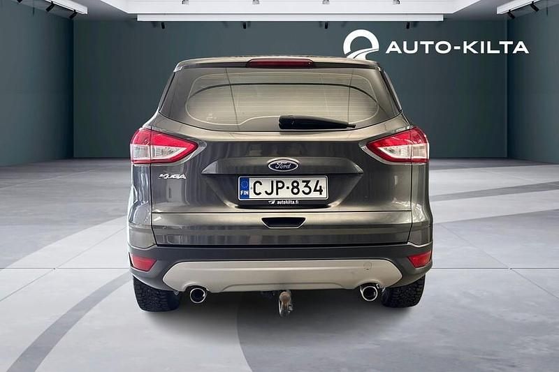 Käytetty Ford Kuga Titanium 150 HP (110 kW) 2015 Met. harmaa Katumaasturi