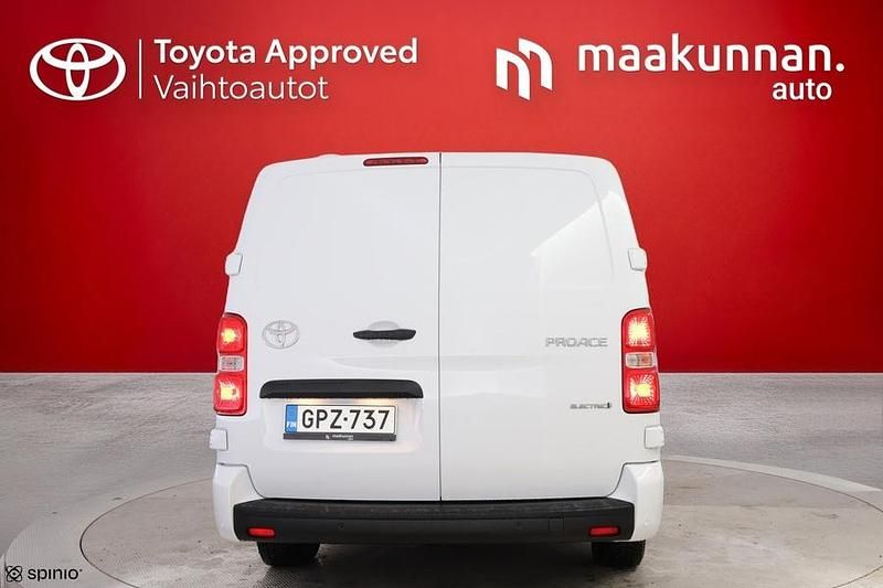 Käytetty Toyota Proace Comfort 100 kW (136 HP) 2024 Valkoinen Tila-auto