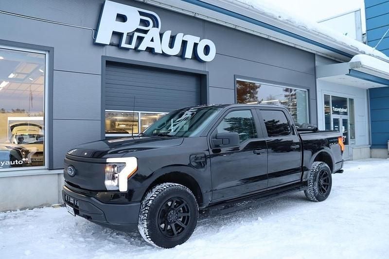 Käytetty Ford F-150 S 336 kW (458 HP) 2023 Musta Nouto