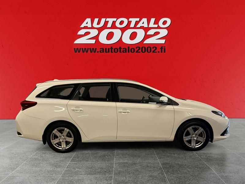 Käytetty Toyota Auris Touring Sports Multidrive S 116 HP (85 kW) 2016 Valkoinen Farmari
