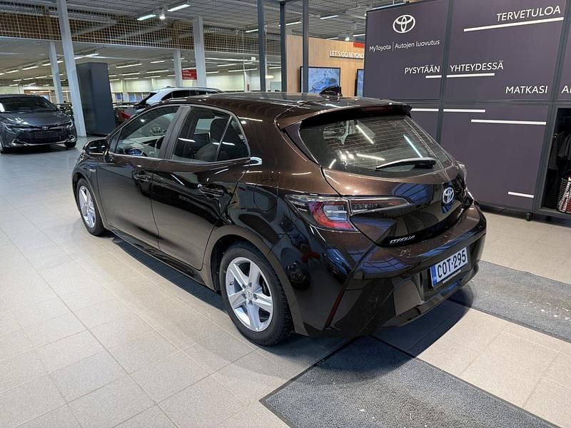 Käytetty Toyota Corolla Active 122 HP (89 kW) 2020 Ruskea (beige) Viistoperä