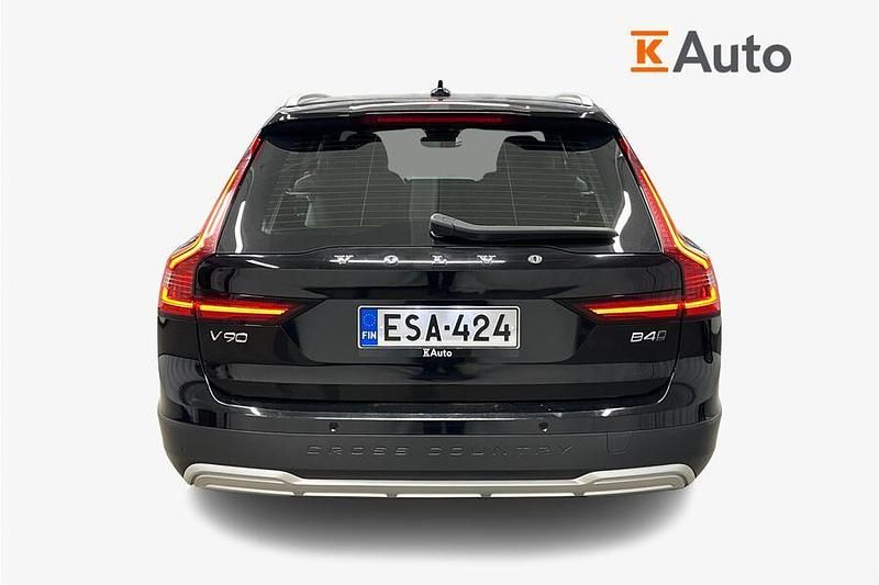 Käytetty Volvo V90 CC Business Edition 197 HP (144 kW) 2021 Musta Farmari