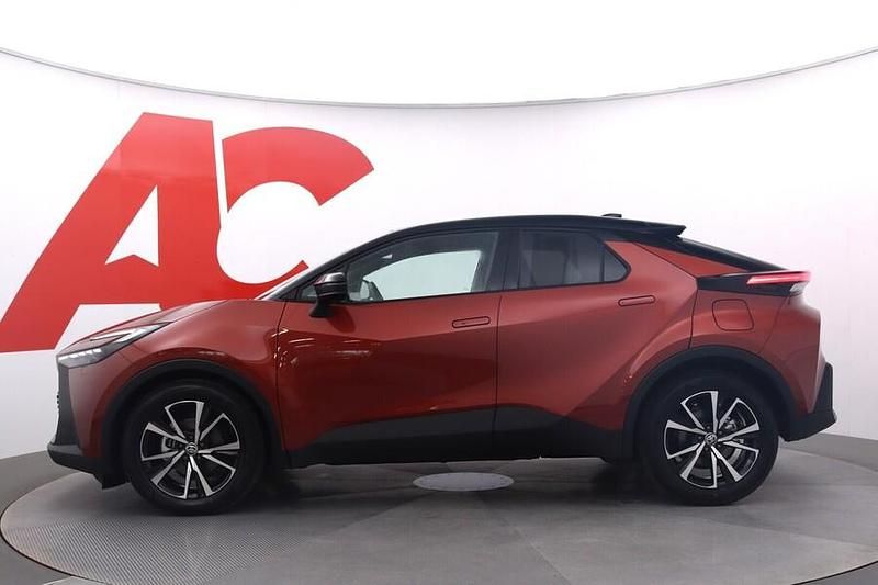 Käytetty Toyota C-HR Edition 140 HP (102 kW) 2025 Ruskea (beige) Katumaasturi