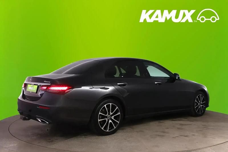 Käytetty Mercedes E400 Avantgarde 330 HP (242 kW) 2022 Hopea / harmaa Sedan