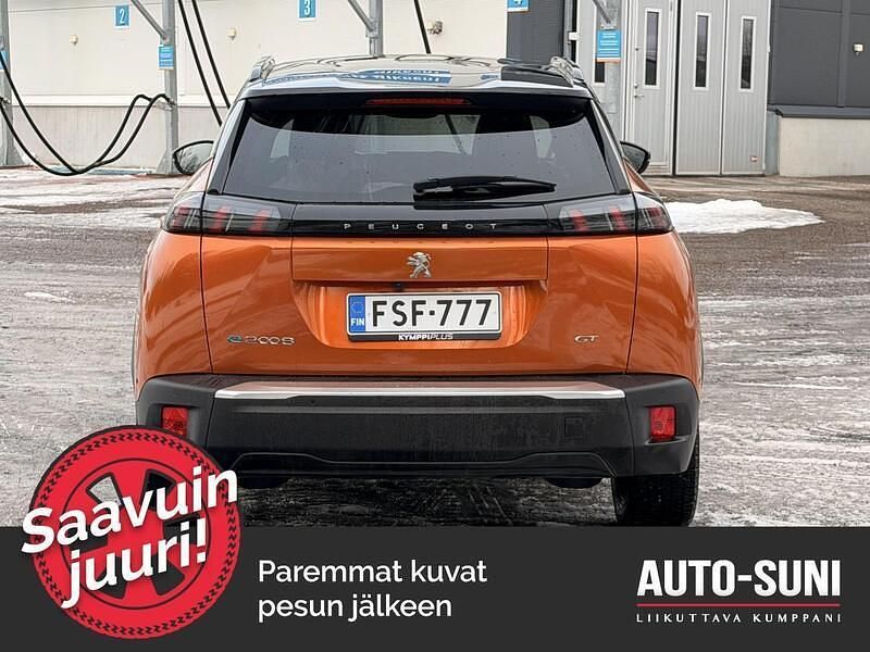 Käytetty Peugeot e-2008 GTi 100 kW (136 HP) 2022 Oranssi Katumaasturi