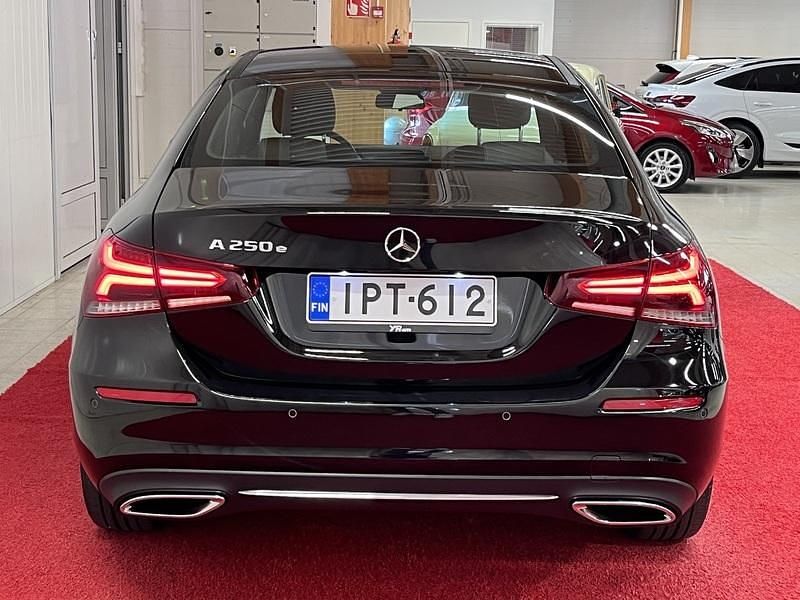 Käytetty Mercedes A250 Business 160 HP (117 kW) 2022 Sedan