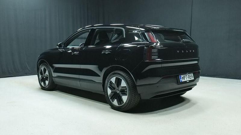 Käytetty Volvo EX30 Core 200 kW (272 HP) 2024 Musta Katumaasturi