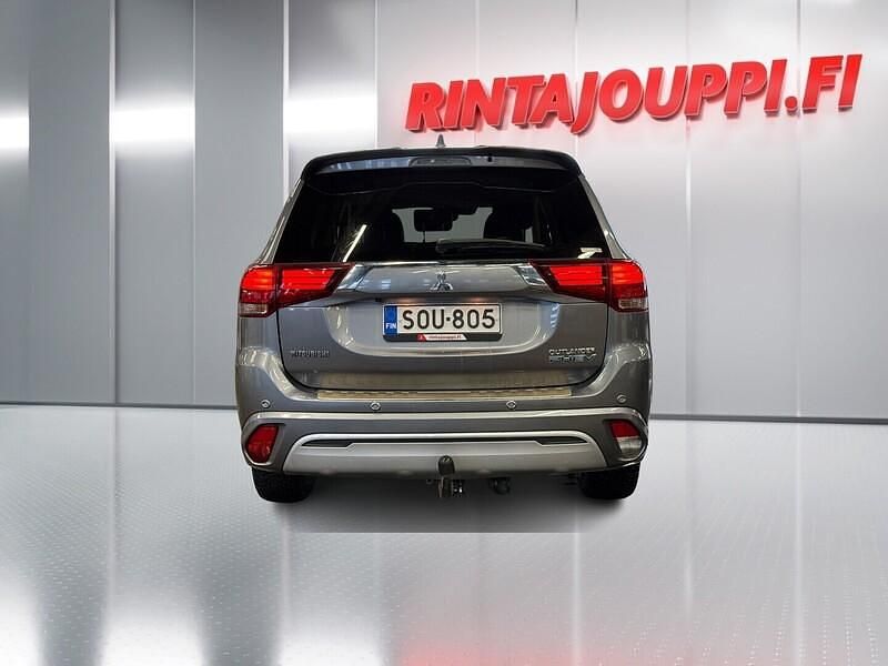 Käytetty Mitsubishi Outlander P-HEV Instyle 135 HP (99 kW) 2019 Katumaasturi