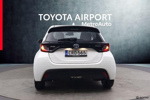 Käytetty Toyota Yaris Active 114 HP (83 kW) 2023 Valkoinen Viistoperä