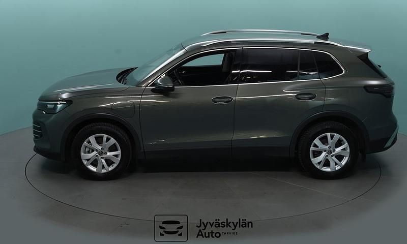 Käytetty VW Tiguan Business 204 HP (150 kW) 2024 Vihreä Katumaasturi
