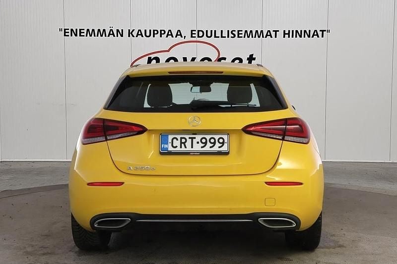 Käytetty Mercedes A250 Business 160 HP (117 kW) 2021 Keltainen Viistoperä