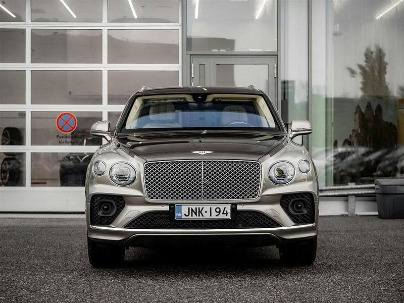 Käytetty Bentley Bentayga Mulliner 610 HP (448 kW) 2021 Harmaa Katumaasturi