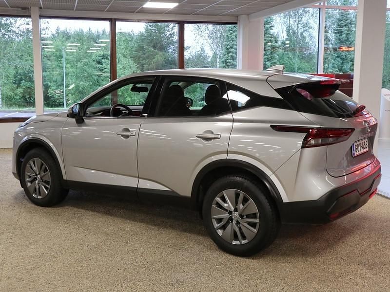 Käytetty Nissan Qashqai Visia 140 HP (102 kW) 2021 Hopea Katumaasturi