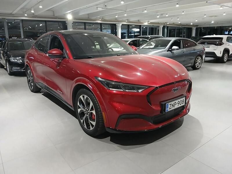 Punainen Käytetty 2021 Ford Mustang Mach-E Katumaasturi | 30 490 € (Perustarjous) - Kuva 1/1