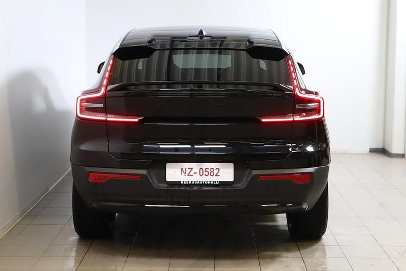 Käytetty Volvo EC40 Performance 325 kW (442 HP) 2025 Musta Katumaasturi